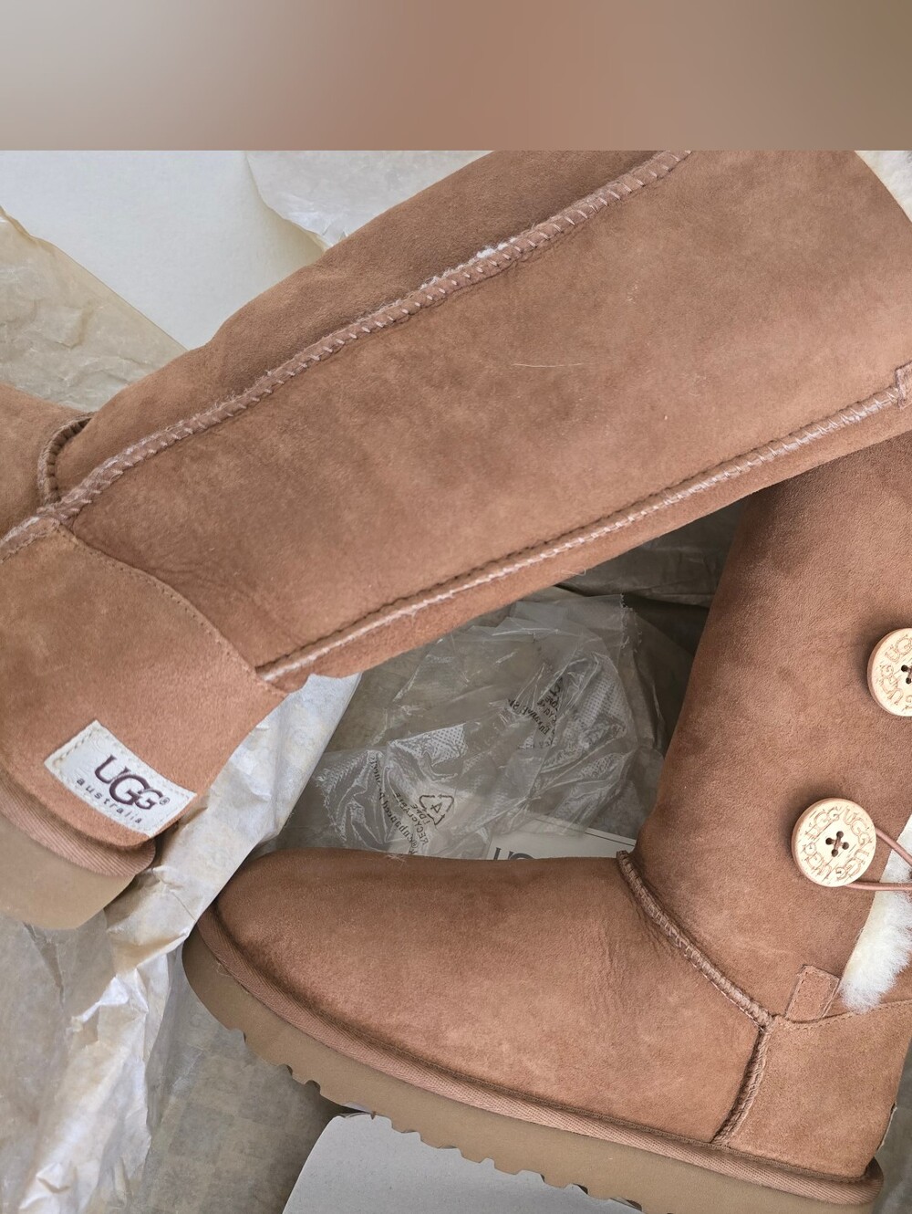 Authentic The UGG Bailey Button Triplet 1873 in chestnut US 7 $220 - Picture 7 of 8
